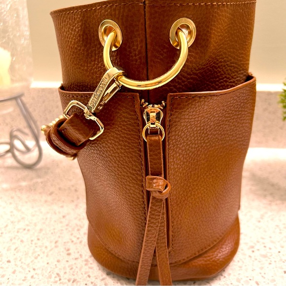 Steve Madden Brown Leather Handbag with gold accents - Picture 3 of 12
